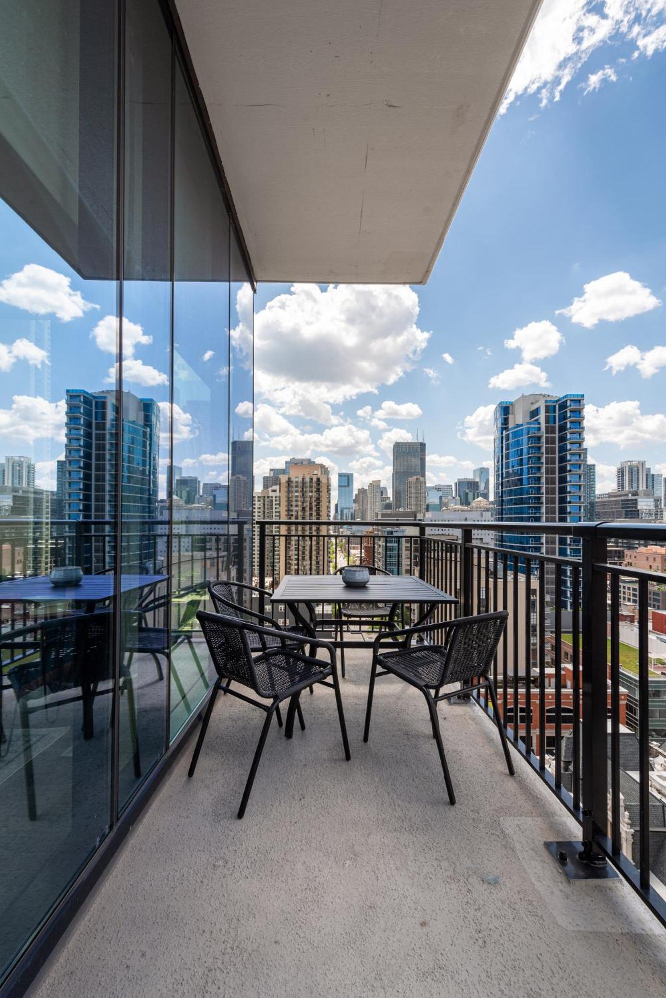 Aurelien Spacious Apartments In The Heart Of Gold Coast ชิคาโก ภายนอก รูปภาพ